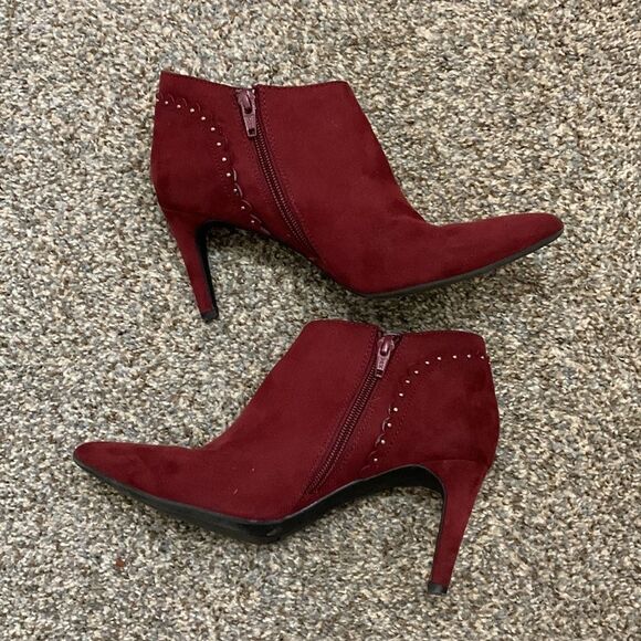 Liz Claiborne Flex Form Booties, Faux Suede, Burgundy, Size 6 - Picture 2 of 12